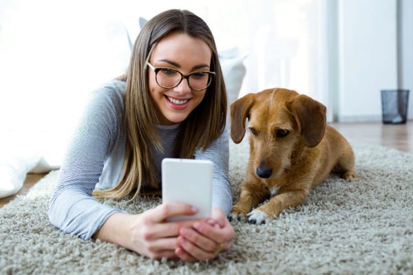 UVI24ES's tweet photo. 😺 ¡Estamos felices!
@elmundoes nos recomienda como una de las App que no deben faltarte si tienes mascotas.
💙 ¡Gracias! 
👉 Os dejamos el link al artículo: https://t.co/rFwuedjYw0 

#elmundo #uvi24 #perros #app https://t.co/hOy23pzHjT