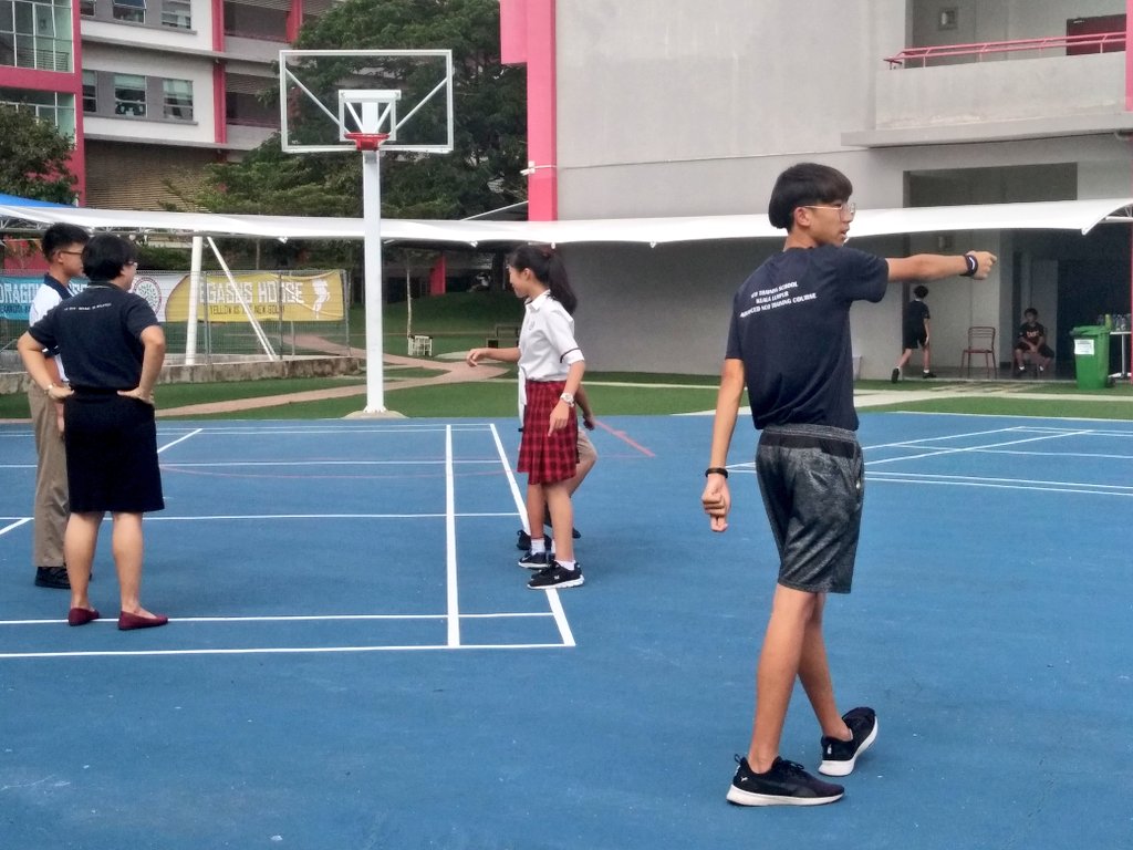 HISBB3's tweet photo. Lance Corporal Joel Tan and Private Terrence, guiding and leading BB members in drill practices. #His_Learning #blueblood #bluesky https://t.co/597ZE37haB