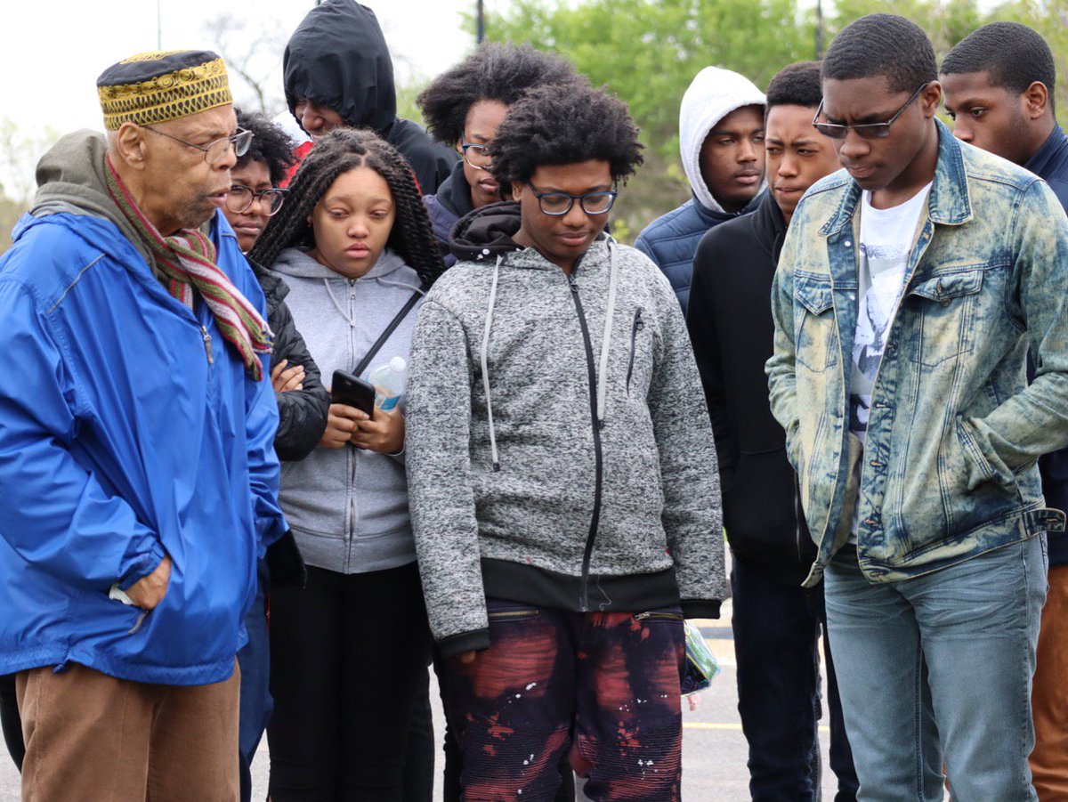 newcomoutreach's tweet photo. Yesterday students in our KEY Program took a trolley tour of Bronzeville to learn about the many historically significant sites in our neighborhood. https://t.co/bR4v7whjSg