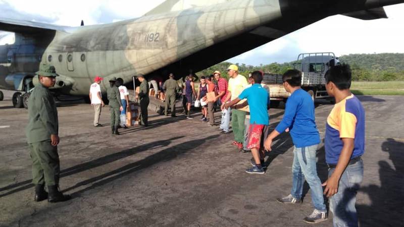 ConElMazoDando's tweet photo. ¡Salud para el pueblo! Más de 14 toneladas de medicinas arribaron Amazonas https://t.co/DALI1NlTov  #TrumpFueraDeVenezuela https://t.co/WE0FFdu5ma