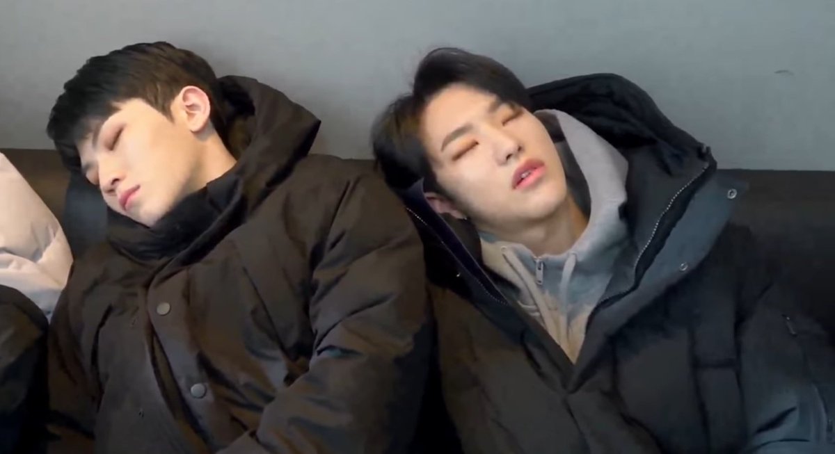 Petition for soonhoon to do more PDA i won't complain ;)