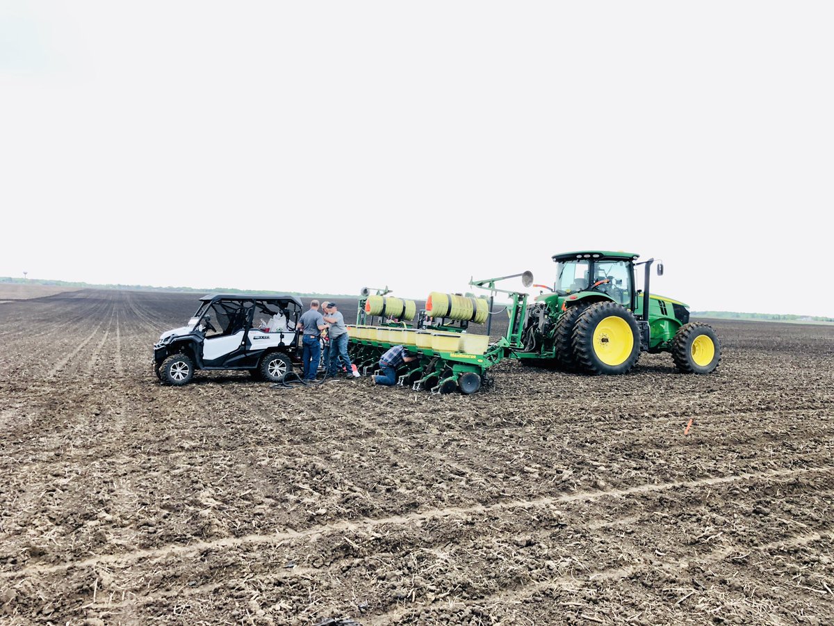 derek_j_stewart's tweet image. Putting in test plot west of Eureka, IL a few days ago. No shortage of moisture! #testplot #corn #plant19 @gstewart336