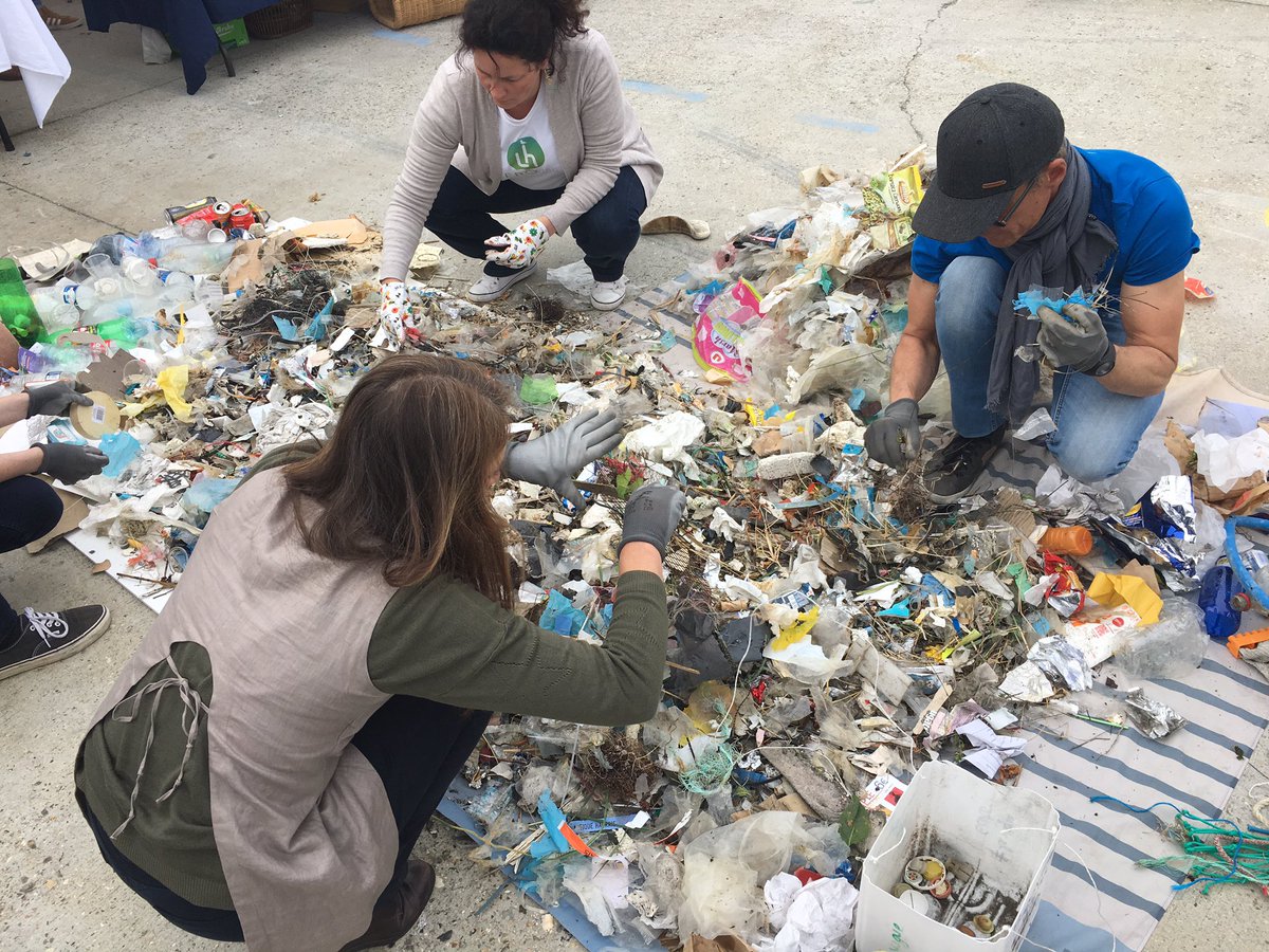 EricBourdais's tweet photo. Hello, pour réfléchir.... et agir !
Résultats de ramassage en 1 h sur la plage du Havre avec 30 personnes.
Tous responsables !
#LH #saveourplanet #Normandie https://t.co/06kFWFYiNw