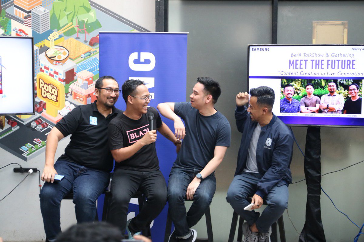 WisnuKumoro's tweet photo. Hari yang menyenangkan dan inspiratif. Thanks to @samsungID udah mensponsori acara seru ini. Kapan-kapan ajak #BerEmpat lagi ya.
Dan terimakasih yang sudah jauh datang dari Bandung, Cilegon dan Bekasi. Kalian luar biasa. https://t.co/66joMorABq