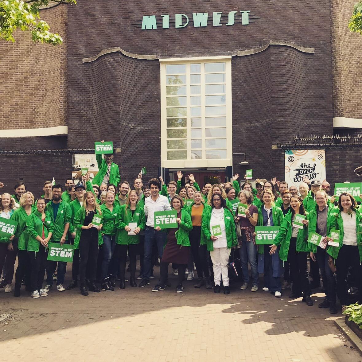 deSchuitemaker's tweet photo. 💚❤ #spreekjeuit #EP2019 https://t.co/nvwSXnmDob
