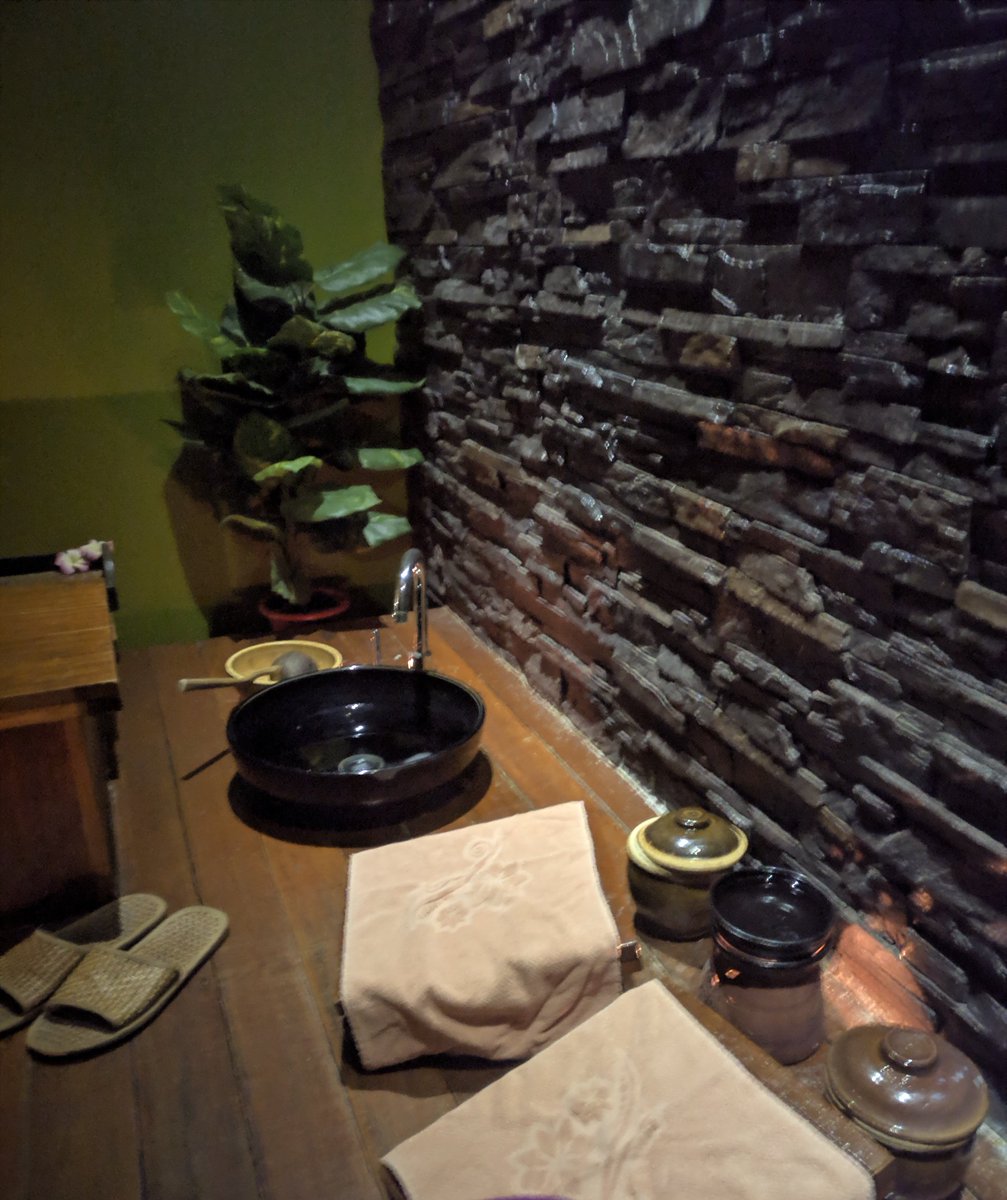 NadhirahZuki's tweet image. Amik gambar masa tgh rendam kaki pagi² tadi lupa nak post.. so kita tweet je lahh 😂
#monthlyroutine 🥰