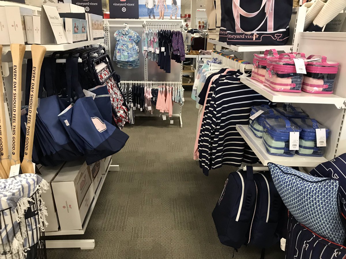 Mrw63B's tweet photo. Everyone needs some Vineyard Vine for their beach trip. We’ve got the hook up for you. #T1353ready4thebeach @acahill49 @JulieEnglar @TayOnTarget @SoLor17 https://t.co/DLy0lHNYj6