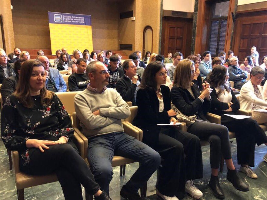CremitTW's tweet photo. Si è svolto questa mattina l’incontro ‘Project Work. L’Azienda e il suo Vicinato. I ragazzi raccontano la responsabilità sociale di impresa’, presso la Camera di Commercio di Varese. #projectworkvarese @Assolombarda @Unicatt https://t.co/lDkSTt36MH