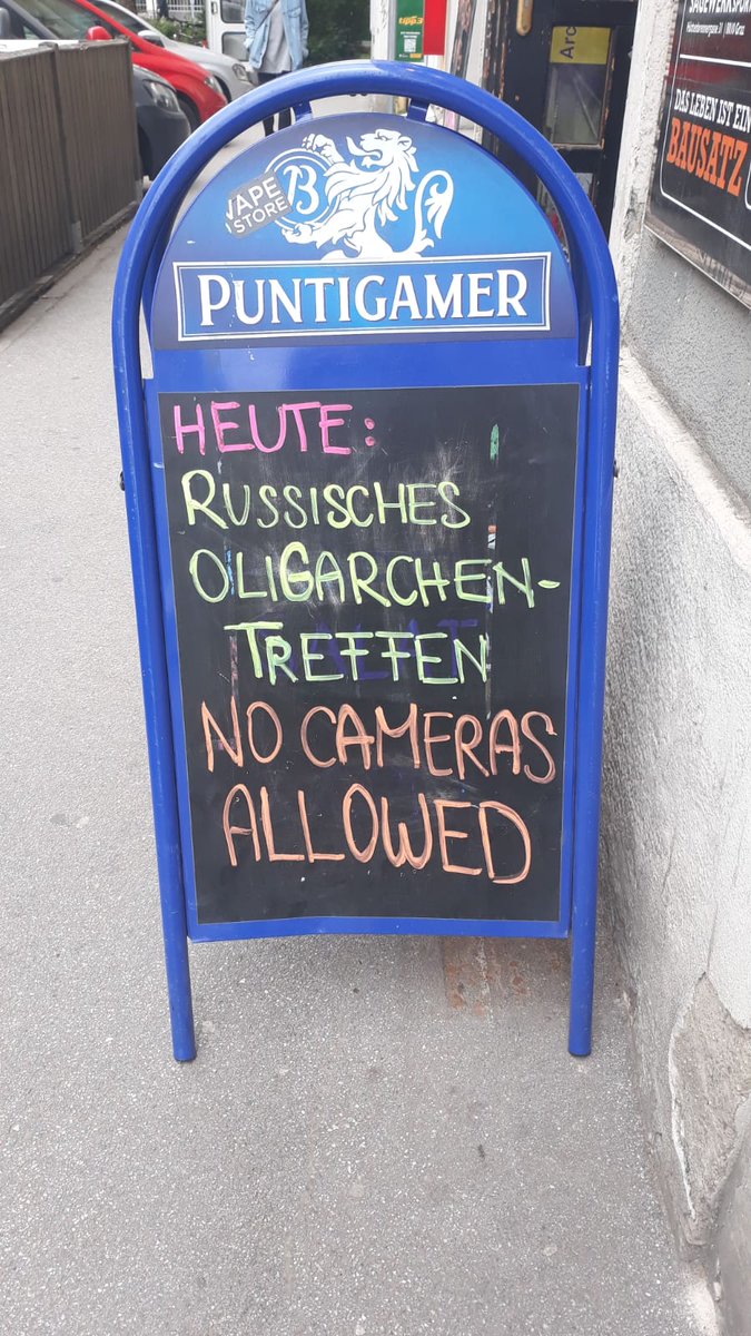sansanmustard's tweet photo. Graz rockt. #strachevideo #ibizagate https://t.co/3ME5sWmSHF