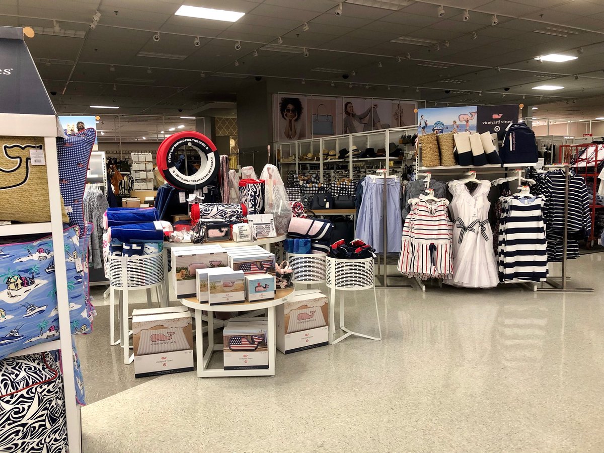 Let the summer fun begin with Vineyard Vines ⁦<a href="/Target/">Target</a>⁩ . #1139 #VineyardVinesforTarget ⁦<a href="/BrianJ_Campbell/">Brian</a>⁩ ⁦<a href="/RobS1139/">Rob</a>⁩