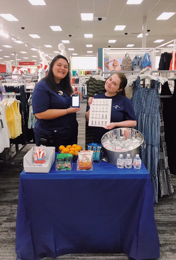 Taylor_Seamon's tweet photo. Guests are loving #vineyardvinesforTarget and the #T1223 team is bringing the experience to life! #EveryDayShouldFeelThisGood https://t.co/fHwUzo7A4X