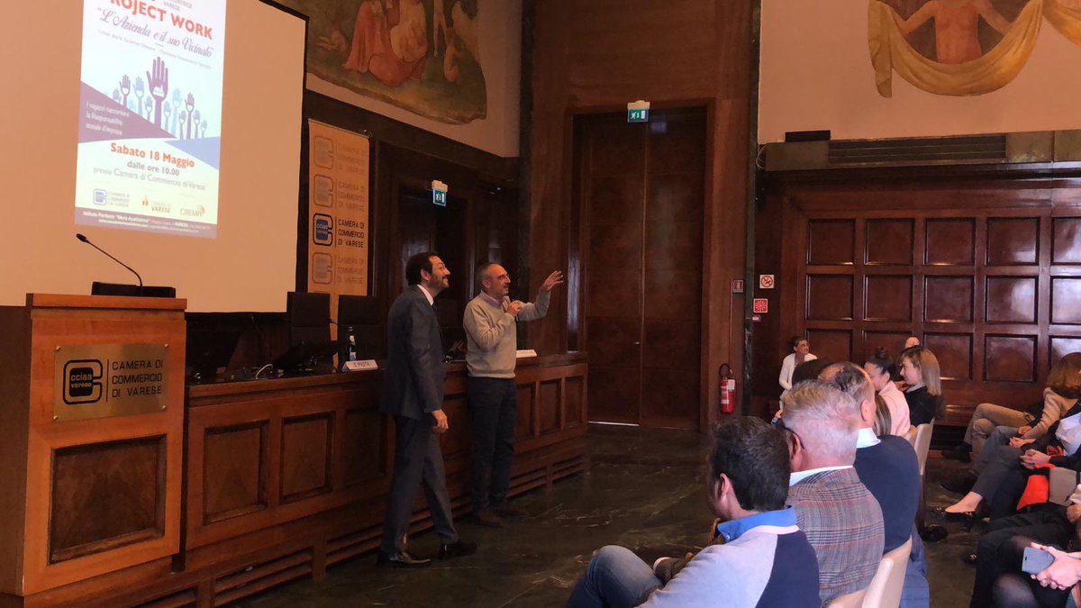 CremitTW's tweet photo. #projectworkvarese In un progetto ideato dal Cremit, che ha unito la scuola, l’universita’, le aziende di Varese e provincia e il Comune, i ragazzi dell’Istituto Maria Ausiliatrice hanno approfondito il tema della #CSR secondo le indicazioni del Curriculum di #EducazioneDigitale https://t.co/kX2CbO3an9