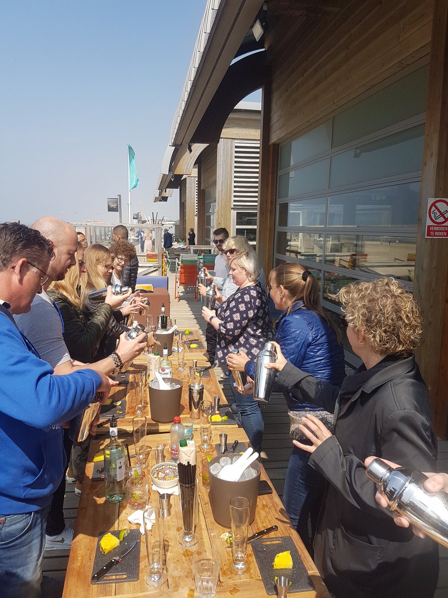 noordwijkevents's tweet photo. Topweertje voor onze 60 gasten @Bouwmaat op het #strand van #Bloemendaal #powerkiten #beachgolf #beachvolleybal #knotshockey #cocktail #workshop https://t.co/k4PXIMghuA