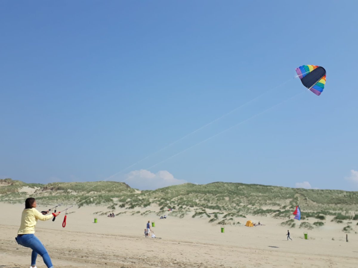 noordwijkevents's tweet photo. Topweertje voor onze 60 gasten @Bouwmaat op het #strand van #Bloemendaal #powerkiten #beachgolf #beachvolleybal #knotshockey #cocktail #workshop https://t.co/k4PXIMghuA