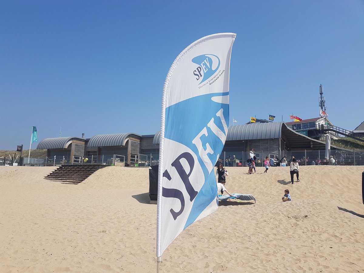 noordwijkevents's tweet photo. Topweertje voor onze 60 gasten @Bouwmaat op het #strand van #Bloemendaal #powerkiten #beachgolf #beachvolleybal #knotshockey #cocktail #workshop https://t.co/k4PXIMghuA