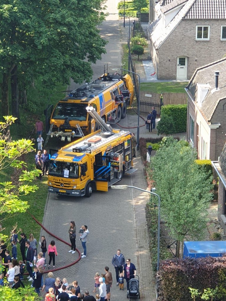 Vanuit de hoogwerker! Gave plaat 💪🏻 Gemaakt tijdens de open dag van <a href="/BrandweerDen/">Brandweer Den Hout</a> <a href="/VRMWB/">Veiligheidsregio MWB</a>