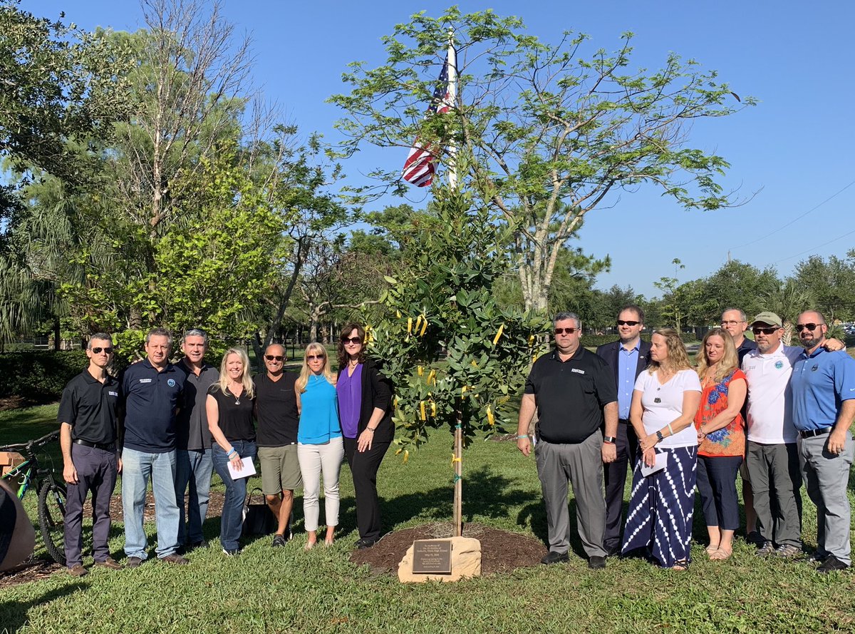 CHunschofsky's tweet image. Beautiful ceremony this morning honoring the people taken at Santa Fe High School one year ago today. We dedicated a tree in memory of the loved ones who were lost. Our hearts are with the families and the entire Santa Fe community today. #SantaFe #Parkland #HealingTogether