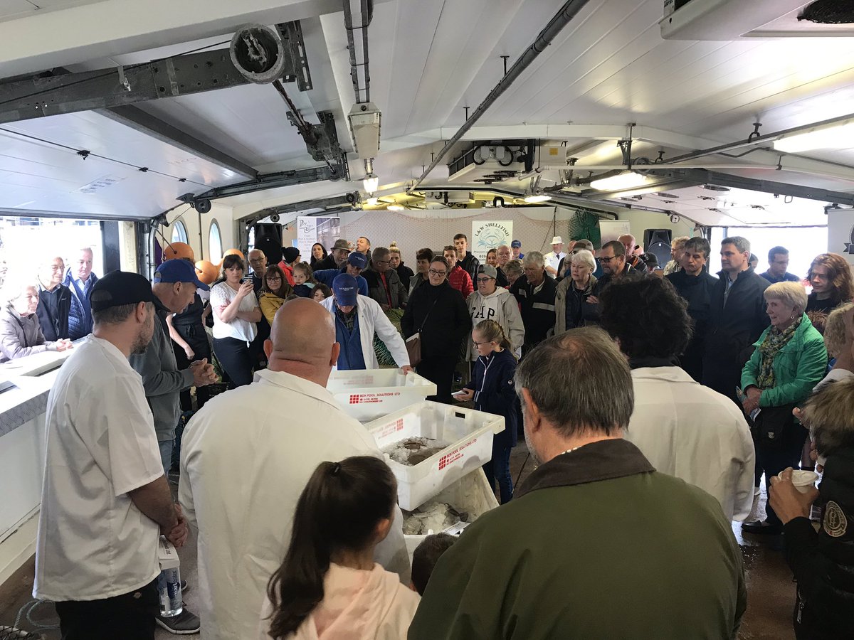There’s a fish auction taking place on Whitby Fish Market @fishandships19 - all money going to the <a href="/thefishmish/">Fishermen's Mission</a>