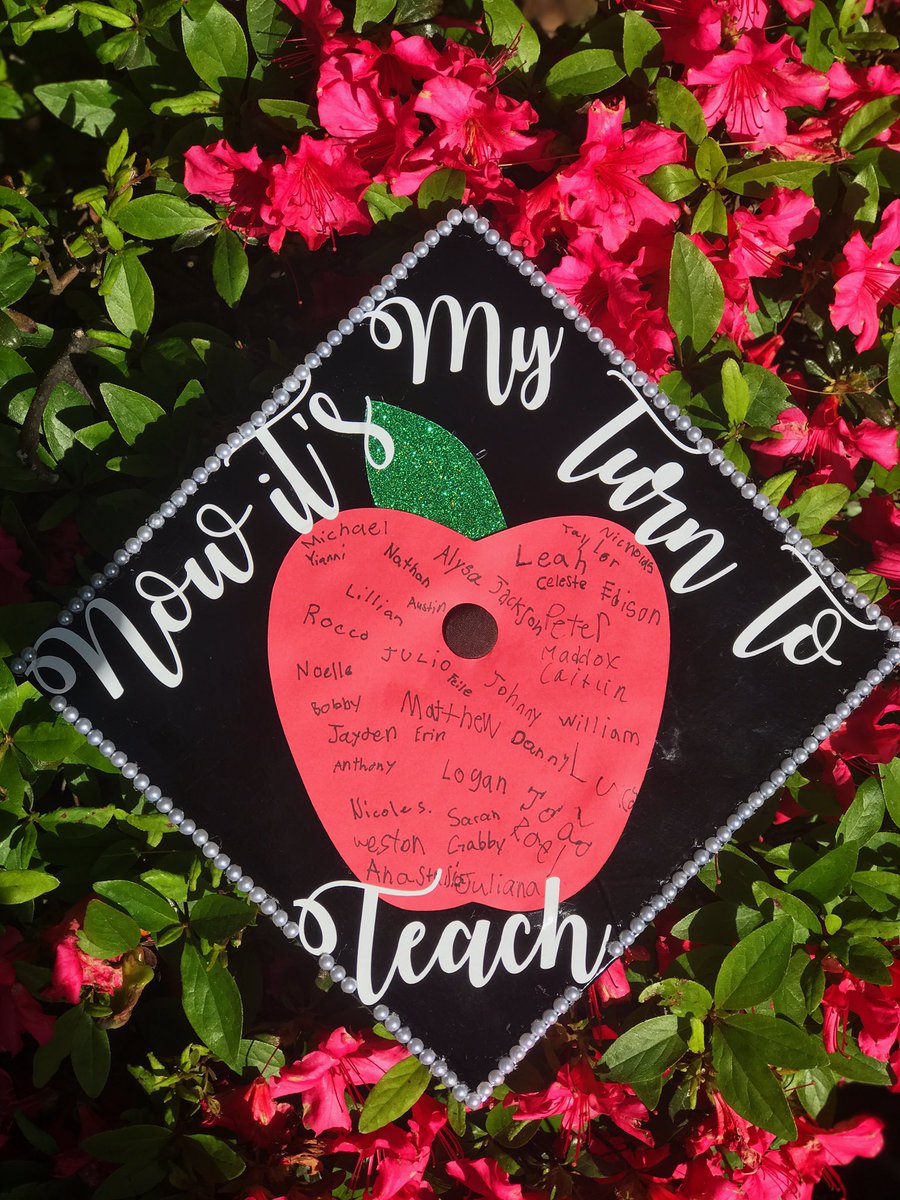 Miss_Spatz's tweet image. Within a blink of an eye....Now it’s my turn to teach👩🏻‍🎓📚✏️@AdelphiU #AdelphiGradCaps19
