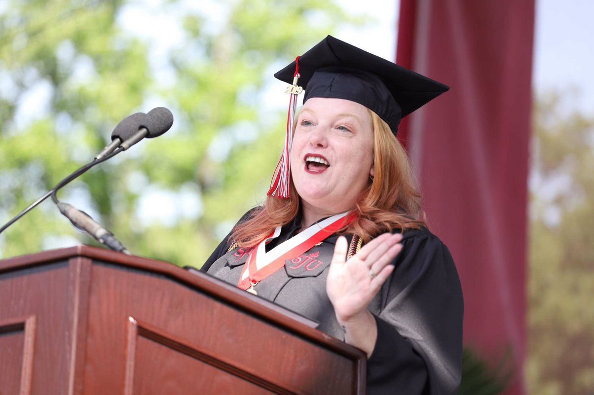 sjuhawknews's tweet photo. Jennifer Rahner, a professional and liberal studies major, delivers the valedictory address. “I wish I had known sooner that being myself, being uniquely, authentically me, is the single best way to make others happy” #HawkHillGrad19 https://t.co/JKZP940ZJ3