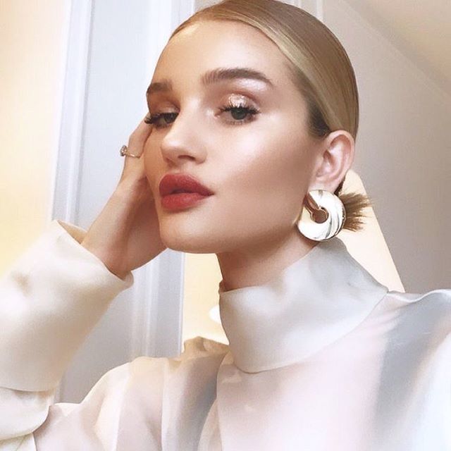 Spotted..... RHW in The Large Carmine Hoops! Showing us sometimes all you need is a statement piece of jewellery to complete an outfit #keepitsimple bit.ly/2QdSQbk