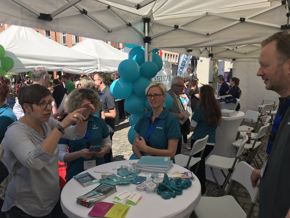 Heute wieder ein sehr gelungener <a href="/jobwalkErlangen/">Jobwalk Erlangen</a> in <a href="/erlangen_de/">Stadt Erlangen</a> .💪💪 Wir konnten wieder zahlreiche Besucher und Bewerber an unseren Ständen begrüßen und beraten. 👍👍 <a href="/Siemens/">Siemens</a> <a href="/Siemens_BKK/">SBK Siemens-Betriebskrankenkasse</a> <a href="/SiemensMobility/">Siemens Mobility</a> <a href="/SiemensHealth/">Siemens Healthineers</a>   <a href="/SiemensCareers/">Siemens Careers</a>