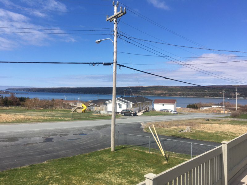 EdgeTrail's tweet image. Enjoying the incredible weather on the deck at the Edge of the Avalon Inn