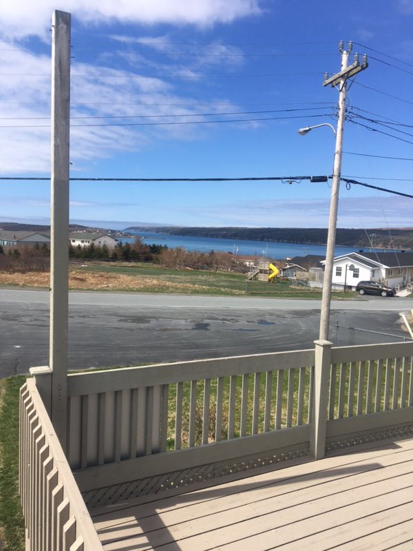 EdgeTrail's tweet image. Enjoying the incredible weather on the deck at the Edge of the Avalon Inn