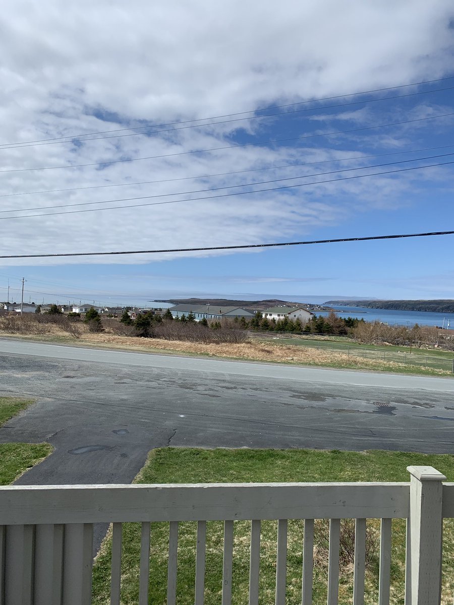 EdgeTrail's tweet image. Enjoying the incredible weather on the deck at the Edge of the Avalon Inn