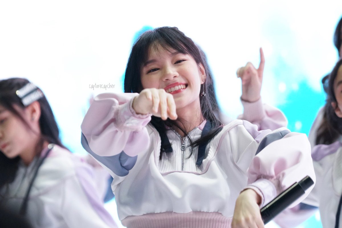 khununi's tweet photo. ติดศูนย์ยังมีให้แก้ แต่ติดเฌอแทบแย่ ไม่รู้ต้องแก้ยังไง 😆 #CherprangBNK48 https://t.co/qbBrVCT3I3