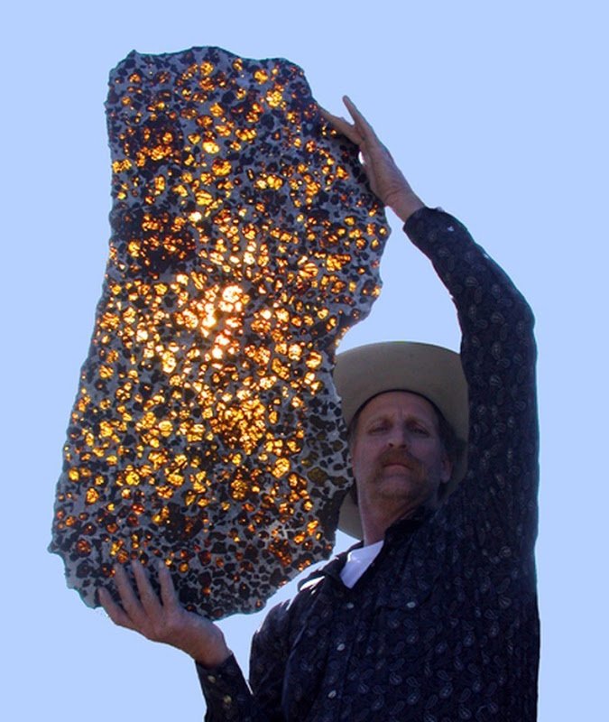 Rainmaker1973's tweet image. The Fukang meteorite is a meteorite that was found in the mountains near Fukang, China in 2000. It contains large, gem quality olivine, or peridot, in a nickel-iron matrix bit.ly/2BHoGo4