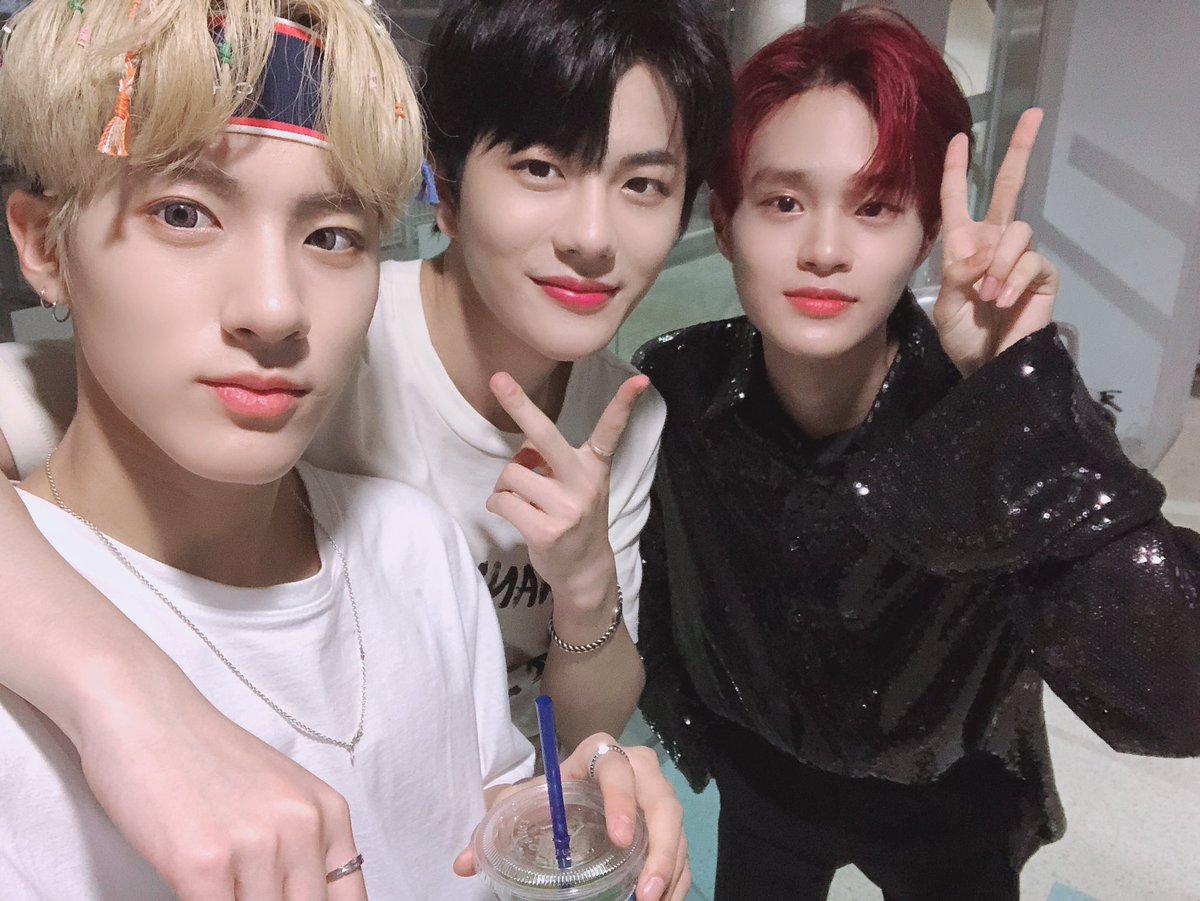 WE_THE_BOYZ's tweet photo. [에릭] 행복하다. 더비 덕분. 😊💕
Blessed to be The Boyz. Blessed to have The B.

#THEBOYZ #ERIC https://t.co/7UqFu2Svss