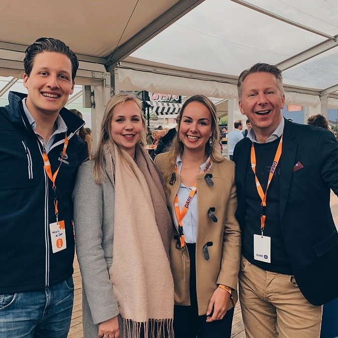 trendhunters_nl's tweet photo. Vereerd om voor de tweede keer in m'n tweede jaar bij de #Rabobank uitgenodigd te worden voor #DARE2FLY The Rabobank Leadership Experience! 🌍
#informalleader #womenwithambition #growingabetterworldtogether https://t.co/0Y756WHnvD