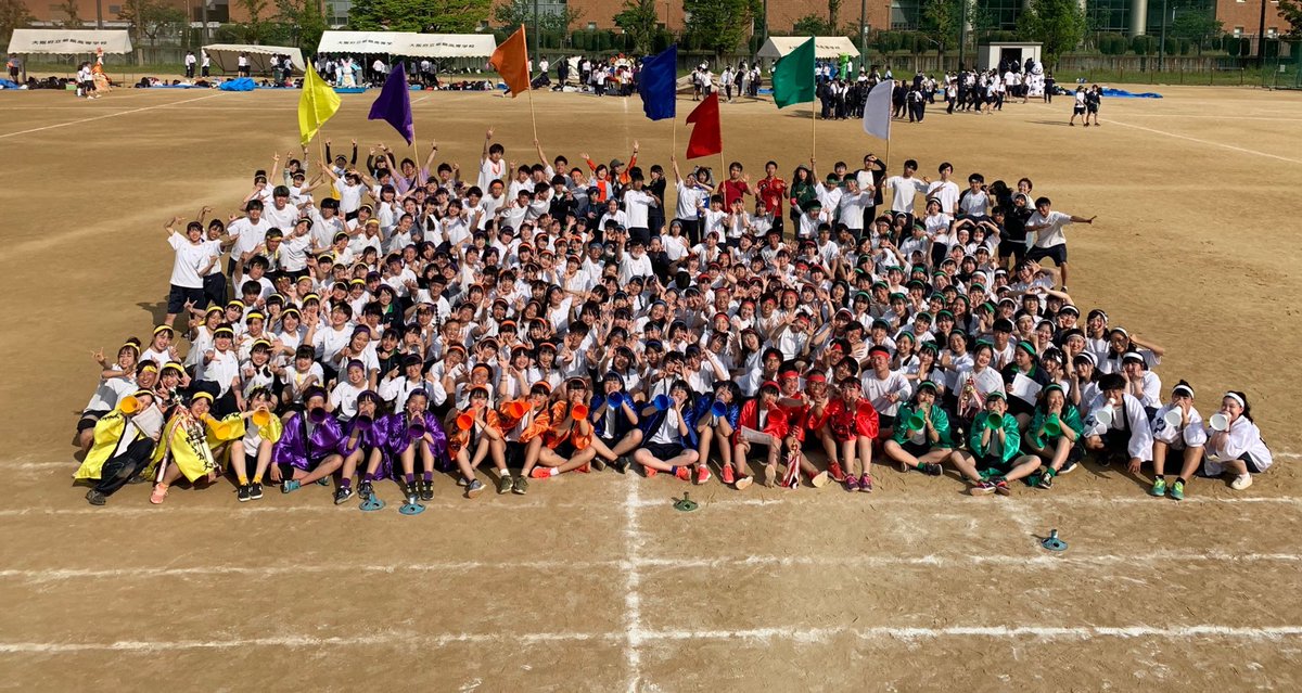 Tyuya39's tweet photo. 🔥最後の体育祭🔥

五団団長として五団を総合優勝させることが出来てほんまに嬉しいで！🤞

ほんまにみんなの応援は最高過ぎた！

三役、十役、五団のみんな、今まで俺についてきてくれてありがとう！そして、最高の思い出をありがとう！😊

紅我闘魂！！五団！！👹🔥🖐 https://t.co/kcYvbX1z9x