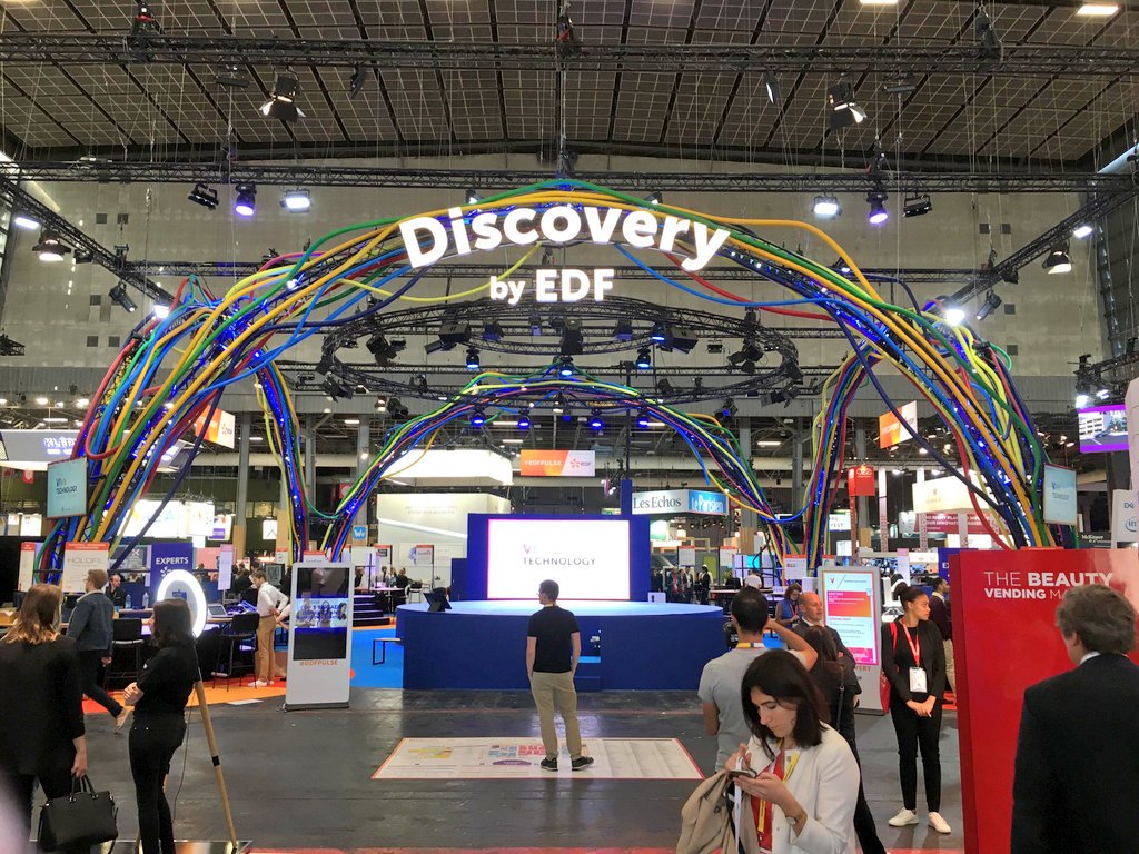 AnthonyBabkine's tweet photo. L'équipe @EDFofficiel a mis le paquet également cette année au #VivaTech pour valoriser ses innovations et ses actions auprès des startups avec @EDFpulse #EDFPulse / bravo à @BlanquefortH @julienvilleret @csulpice @63_jules @Ophelie_Wattier 🙌🏽 et @PPC https://t.co/Niwlm3Oo01