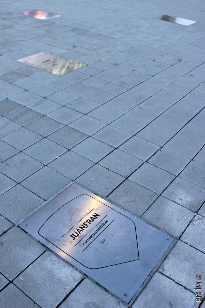 MJCid_foto's tweet photo. Placas de #Juanfran y @diegogodin en el paseo de leyendas del @Metropolitano #futbol @Atleti @Atm1903Blog #AúpaAtleti #DiegoGodin #despedida #JuanfranTorres #AtleticoMadrid https://t.co/CoIY1gmaMj