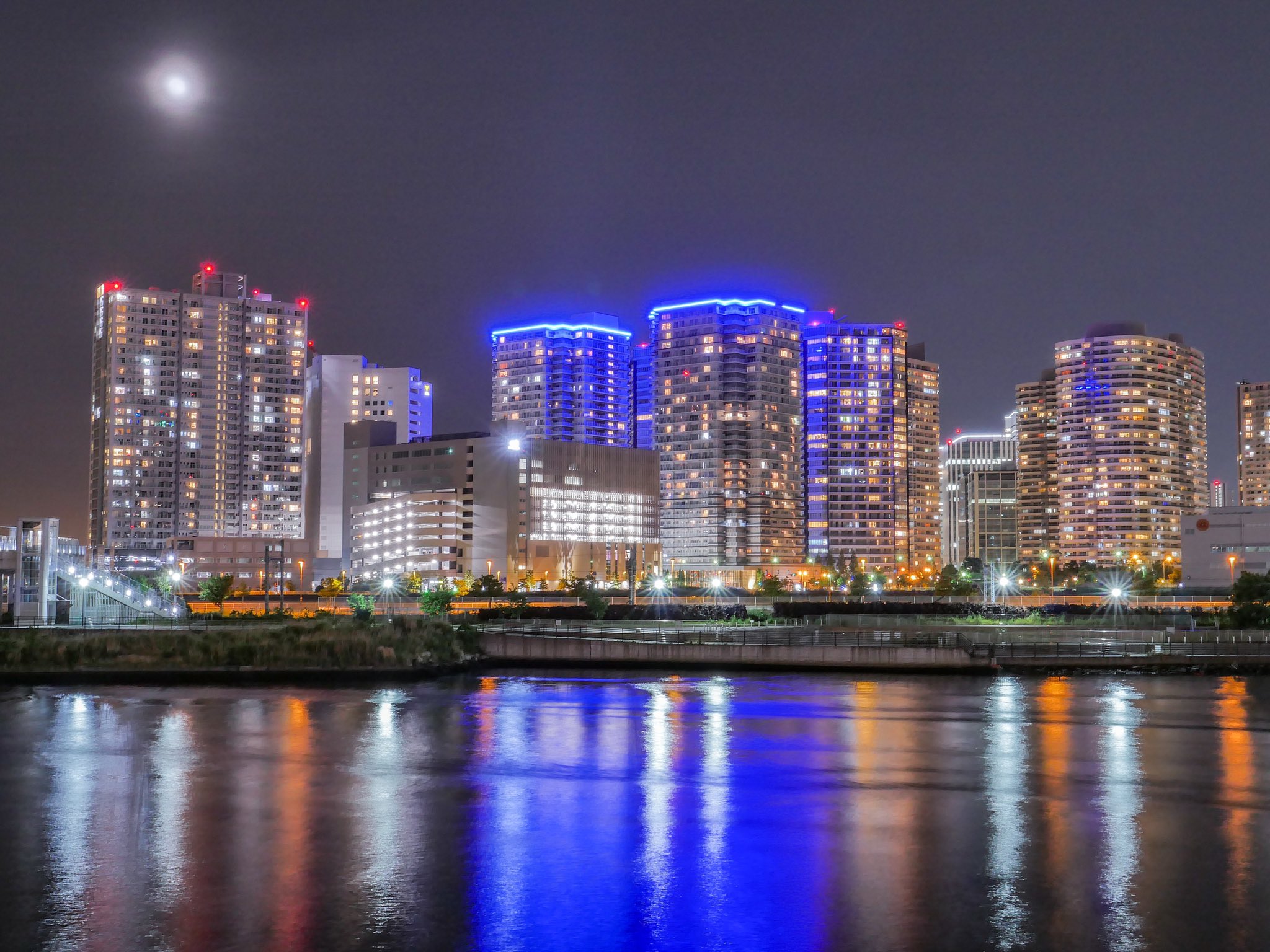 川口武彦 会議終了後は寸暇を惜しんで大好きな夜景を してきました 横浜 帷子川 みなとみらい 金港jct 金港橋 光跡 Lighttrail 横浜ベイクォーター 夜景 T Co F14wlzzebd Twitter