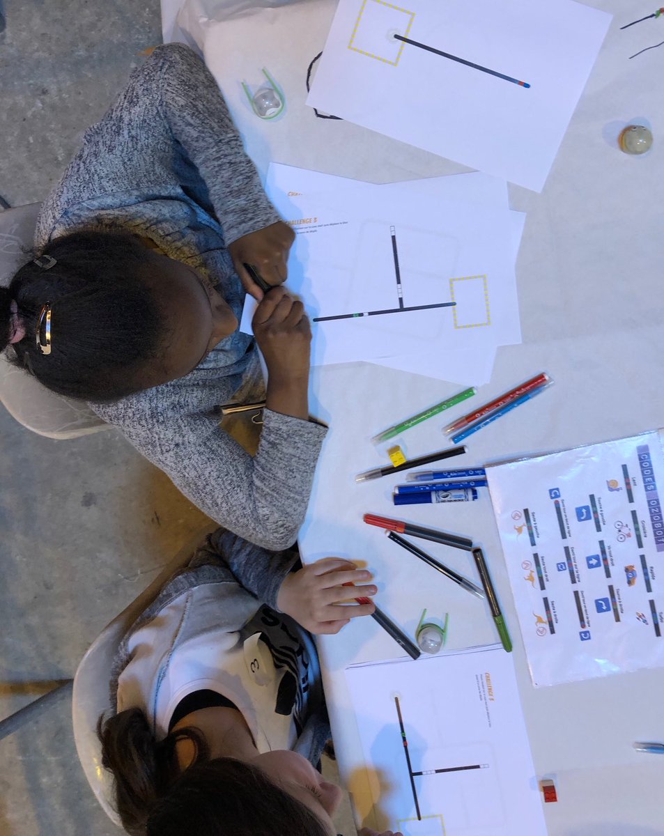 delf_griffe's tweet photo. Ateliers découverte de la robotique avec le robot ozobot au tournoi de robotique de Nîmes #canope30 #petitsdeb https://t.co/MKAk6Rr8I9