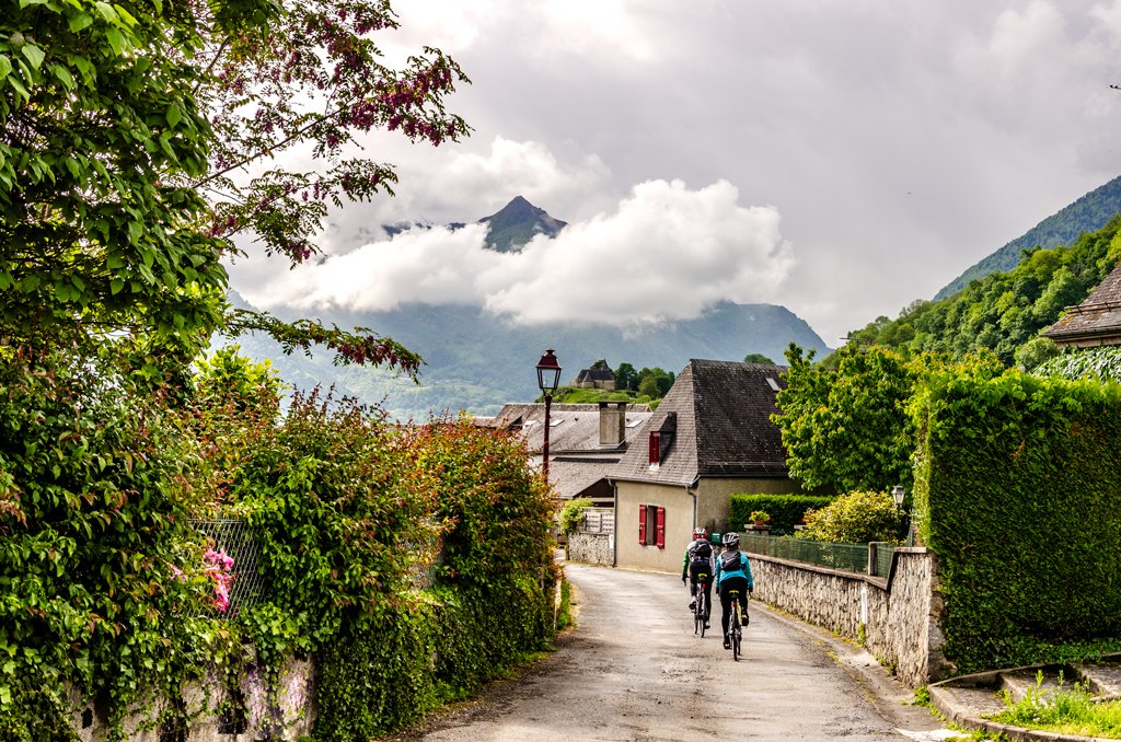 CyclingLodge's tweet photo. And we're open...🙌🚴‍♀️🚴‍♂️ First guests of the season away to tackle some of our local Tour de France climbs today, Luz Ardiden and Hautacam!  The rain stays away for them🤞

#cycling #hautespyrenees #whereiride #cateredchalet #forcyclists #roomswithaview #beautifulplaces  #france https://t.co/CkBI88MHdG