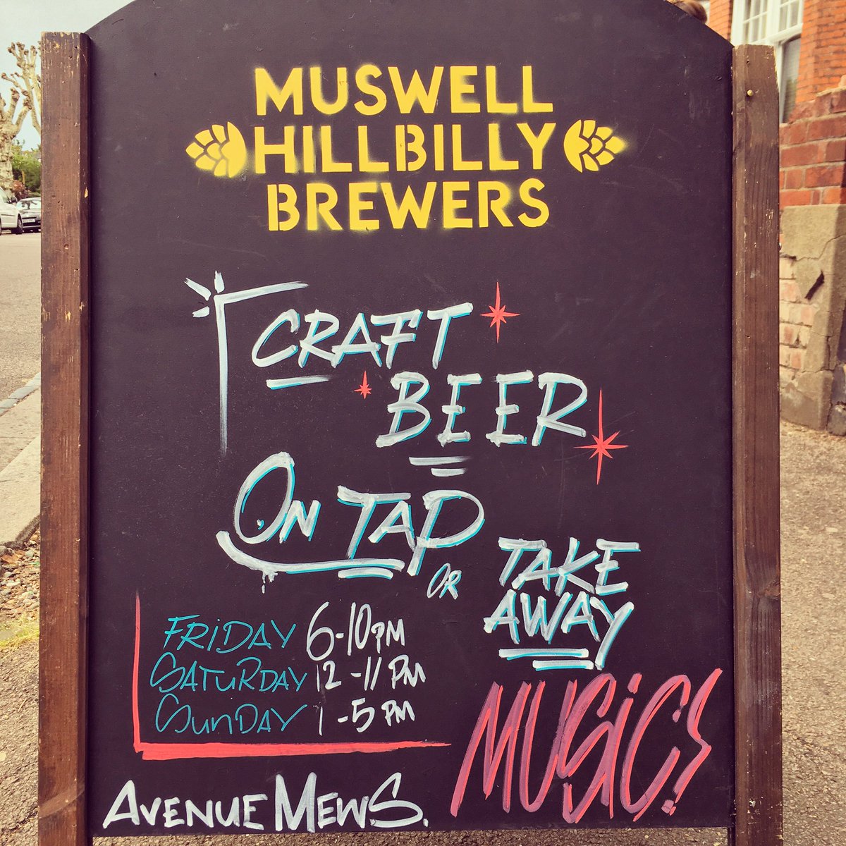 MusHillBrewers's tweet image. We’ve got that Saturday feeling! Tonight @modernist_tourists @dania_modernisttourist are spinning some 45’s on the decks from 7. Sunday is #BYOV bring your own vinyl from 1-5pm. Drink in or take away and stock up for the #facup ⚽️ whoop whoop 🙌🙌 sign by @allsortsofpain 🤘🍻