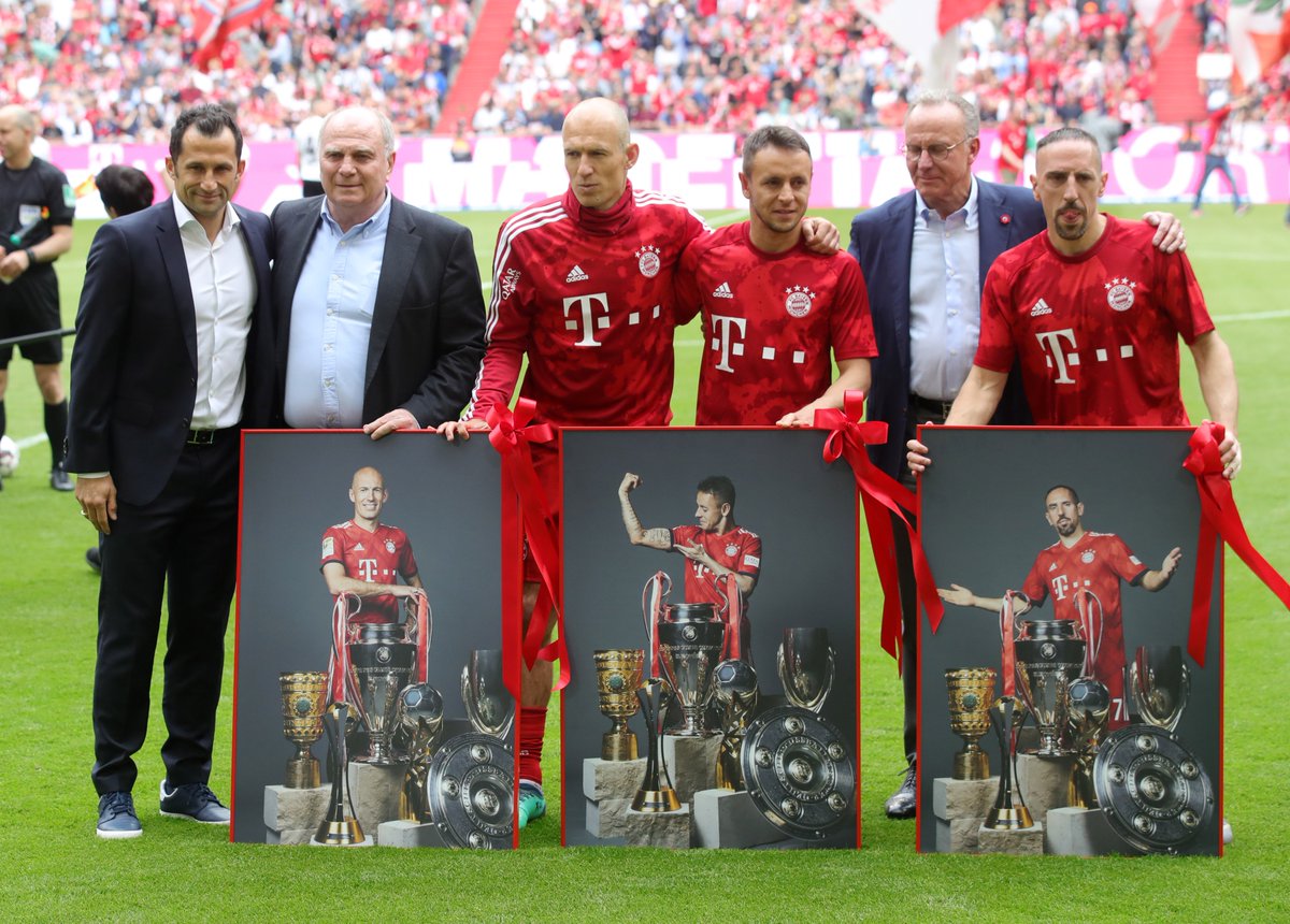goal's tweet photo. Bayern Munich legends.

👑👑👑 https://t.co/utL049ib6L