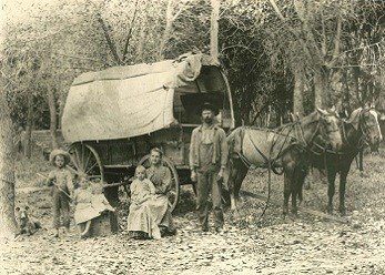 PUMAbydesign's tweet photo. The Frontier Ladies by @Mustang45LIVE https://t.co/HCQ7Eqmy53 https://t.co/91v5FvGMyF