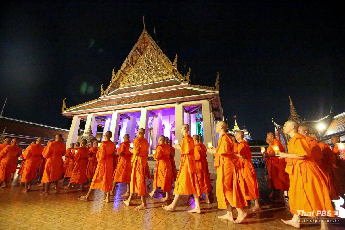 ThaiPBS's tweet photo. บรรยากาศพระสงฆ์​และพุทธศาสนิกชน​ร่วมกิจกรรมเดินเวียนเทียน เนื่องใน #วันวิสาขบูชา​ (18 พ.ค. 62) 20.00 น.  ณ พระอุโบสถวัดสระเกศราชวรมหาวิหาร #ThaiPBS https://t.co/AlzlHiaqFK