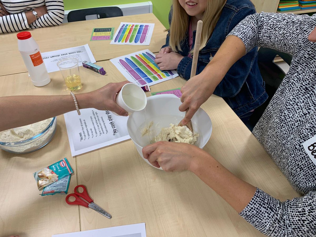EYHUBMK's tweet photo. Fantastic morning at our TMAITT experience day. Great to meet so many fantastic future teachers! #learningthroughplay @TMAITTP https://t.co/UYiTawmEfq