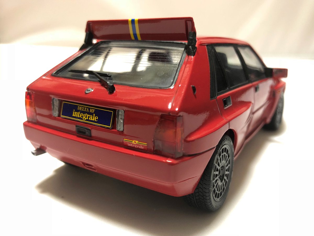 山葵 ハセガワ 1 24 ランチア デルタ Hf インテグラーレ エボルツィオーネ 完成です 久々のカーモデル製作 綺麗に仕上げる難しさを再認識しました Studio27のデカールを使いコレツィオーネ仕様としています ボディカラーはクレオスの赤2号を使用 ほぼ