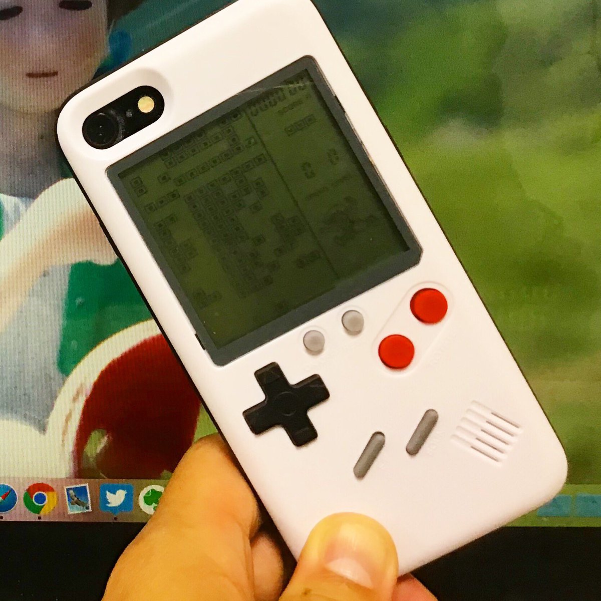 岡本克彦 A Twitter 新しいiphoneケース ゲームボーイ風 コイン電池付きでテトリスとかのゲームもできます スマホゲームをしない僕ですが これは気分転換にやるかな