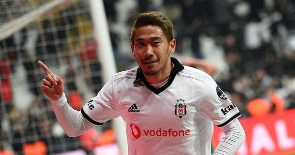 aspor_com's tweet photo. İşte Beşiktaş'ın Kagawa formülü. Kagawa’yı ramazan ayında müslüman yapmak isteyen başarılı Filozof Şenol Güneş : “Cenabet Kagawa’nın yeni ismi Kamil olacak.” Dedi. https://t.co/x6WUYbezDr