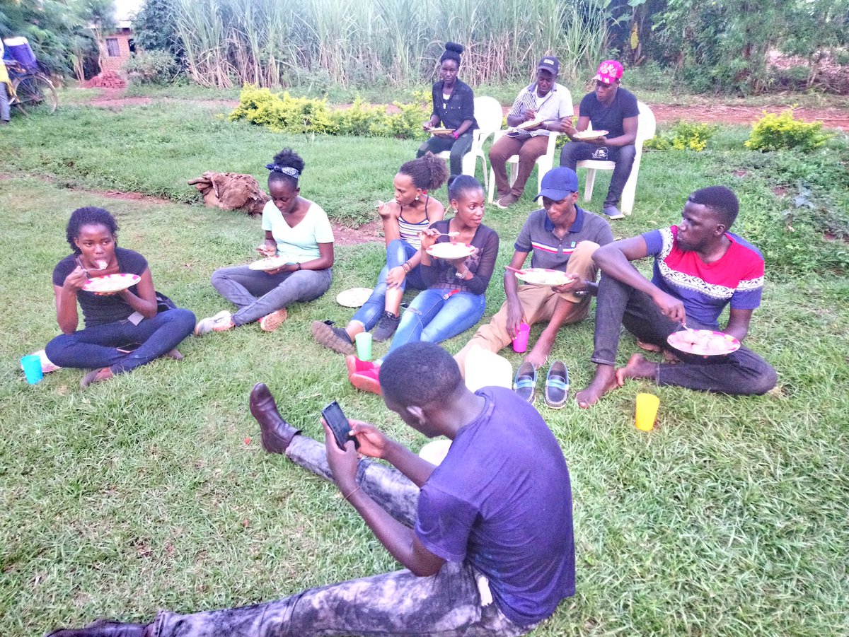UCURotaract13's tweet photo. Energy comes from eating then hardwork continues... All taking place in Buwenge Jinja #Cheeza3 https://t.co/TVrEIqs3dW