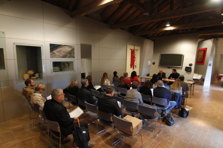 fmfeye's tweet photo. La squadra di Musica in Castello @MusicainCastel1 con @trivellonif @CastelliDucato 26 Comuni in rete presentano oggi il carnet 2019, ecco il programma, 36 eventi fino 24 agosto |> https://t.co/U3HRh0fqTO @comunicati20 @emiliaromagnago @newscomunicati @Newsinunclick @blog_cultura https://t.co/L1zcMAtNwi