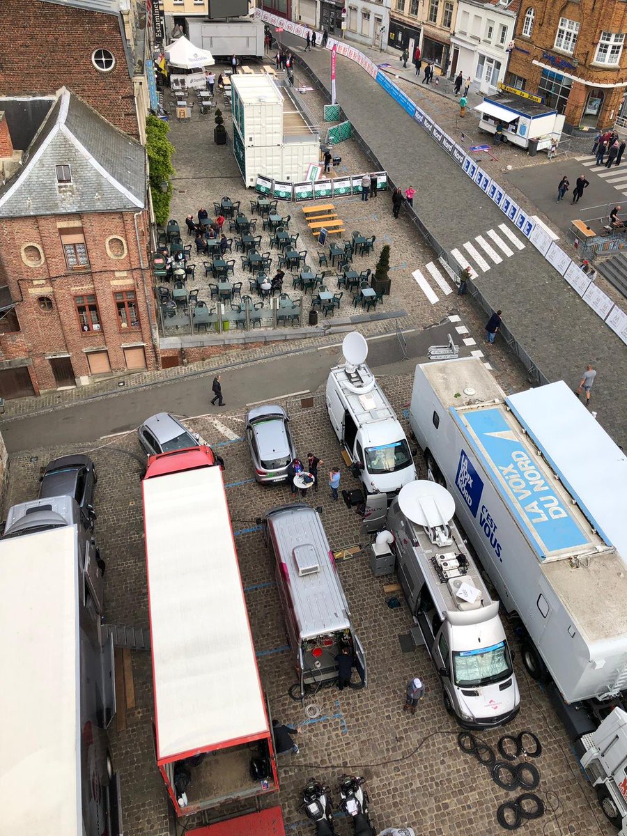 SylvainMausolf's tweet photo. Les équipes de l’IXIPROD 1 d’@ampvisualtv sur les routes du Nord pour les @4JDDunkerque avec la @FactoryRf pour les motos et l’hélico, @LetseeDigital pour l’habillage et #ixilive à la transmission. A suivre jusqu’à demain sur @CorsaireTV et @EurosportFrance ! #Cassel #4jdd #velo https://t.co/7v7gD0O4eY
